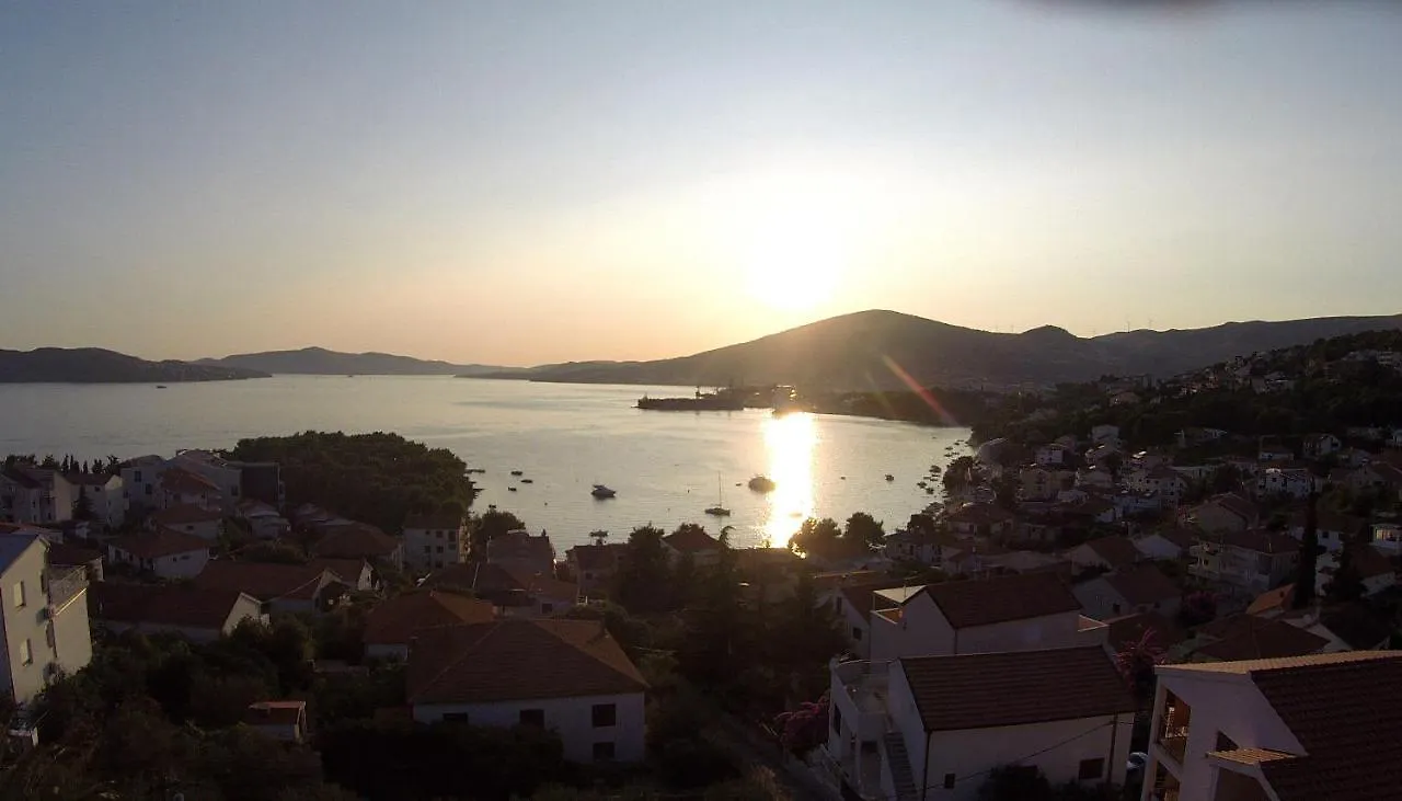 Beautiful Apartment For Two Persons With Sea View In Trogir Near The Beach 0*,